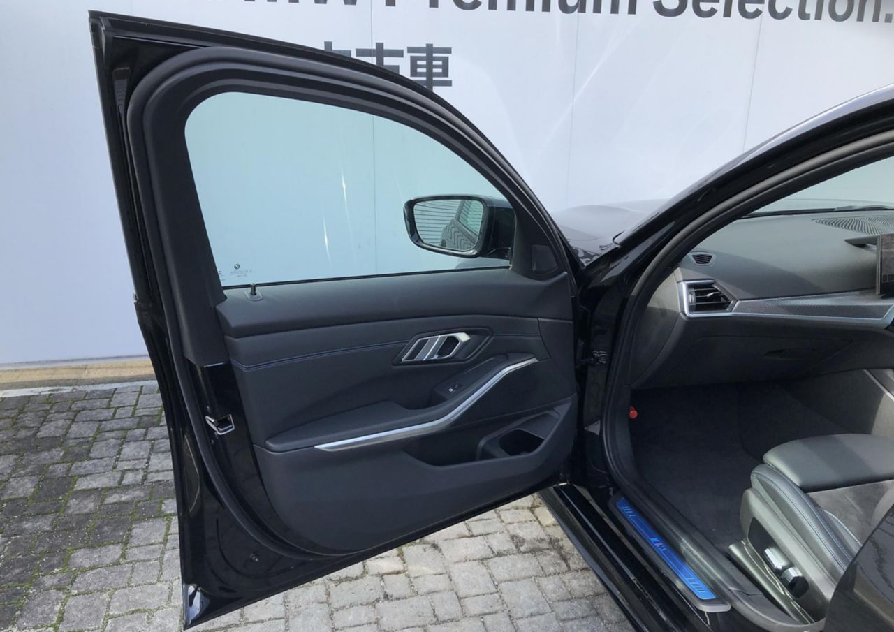 320d xDrive Berline RHD