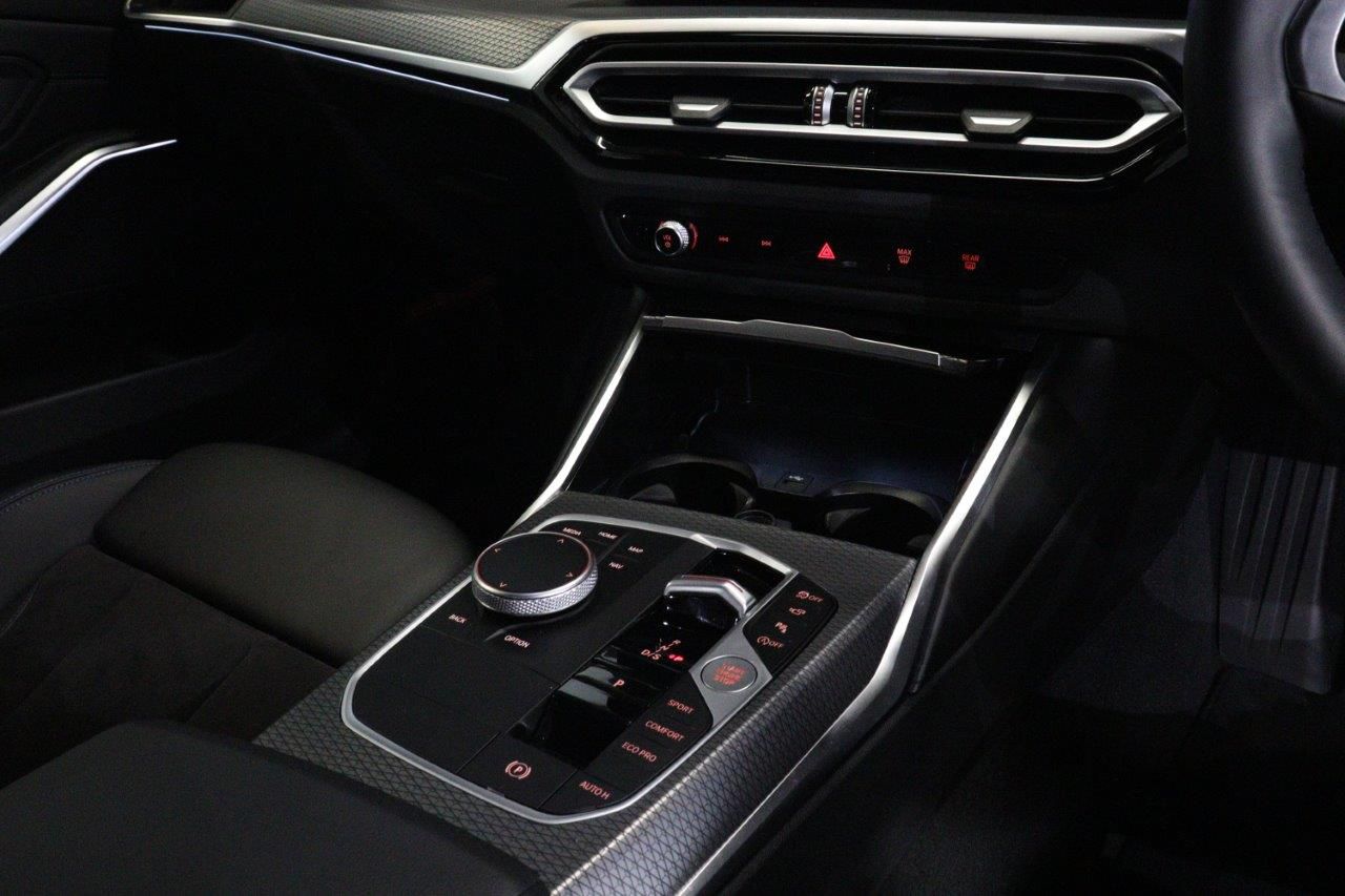 320d xDrive Berline RHD