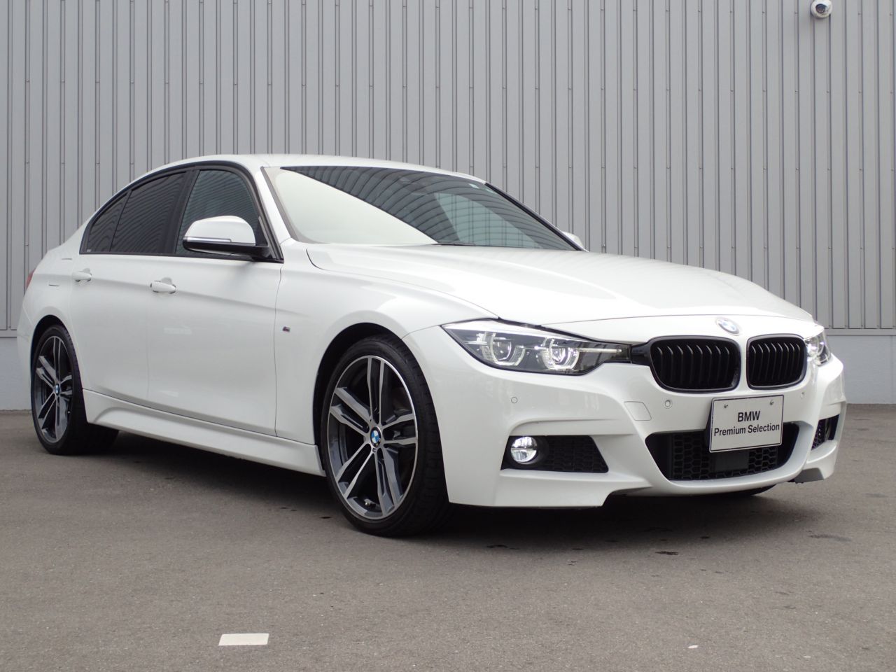 320I SEDAN RHD