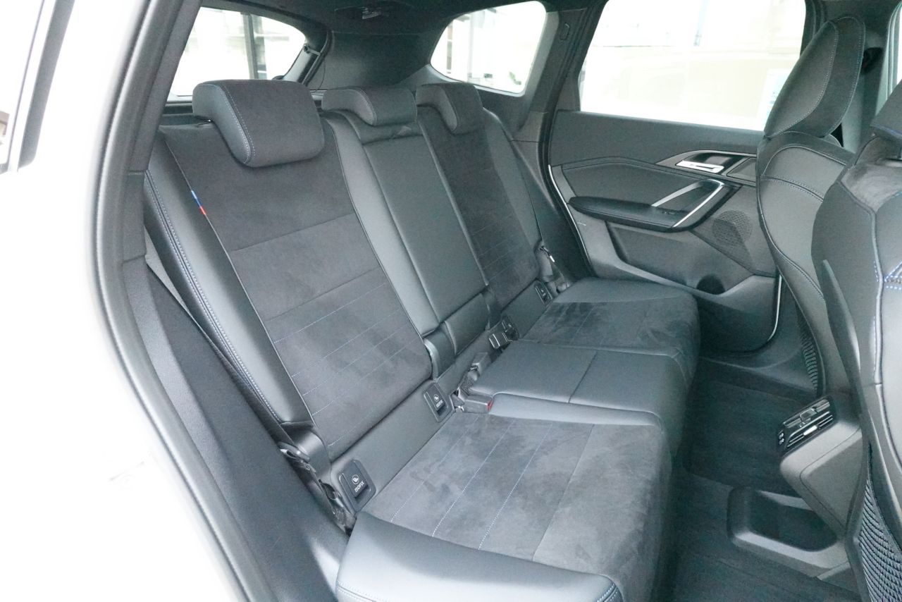 U11 iX1 xDrive30