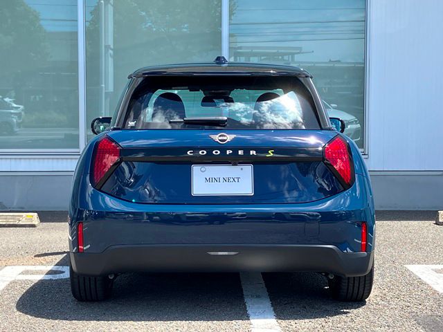 J01 MINI Cooper SE