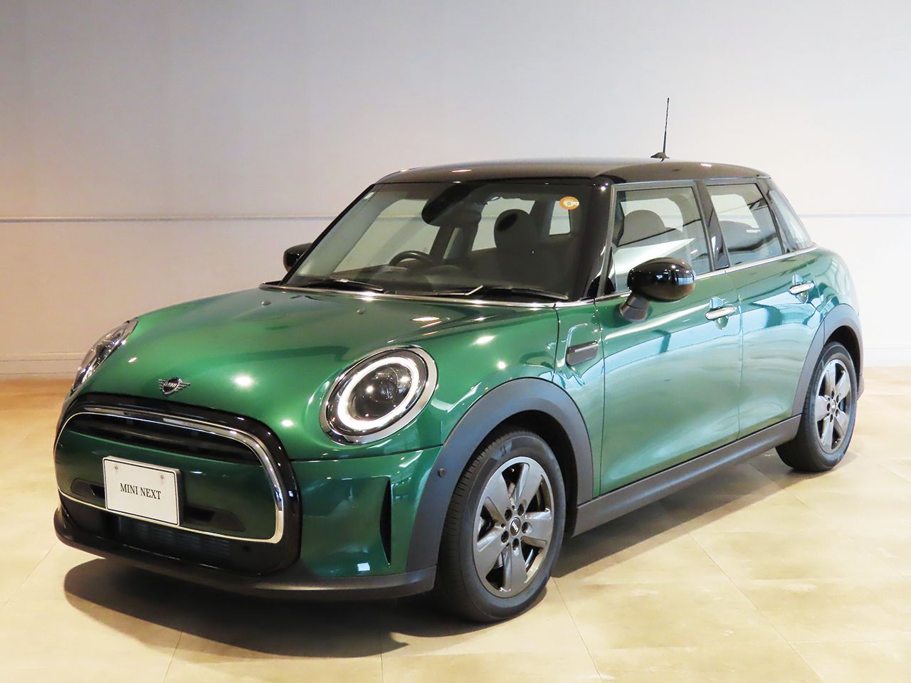 THE NEW MINI COOPER D 5 DOOR.
