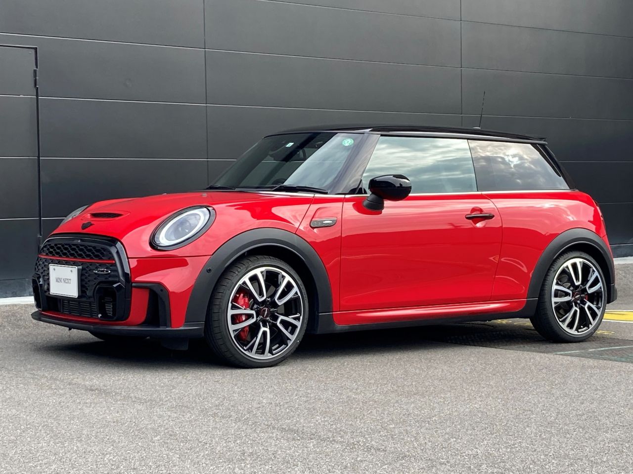 THE MINI JOHN COOPER WORKS.