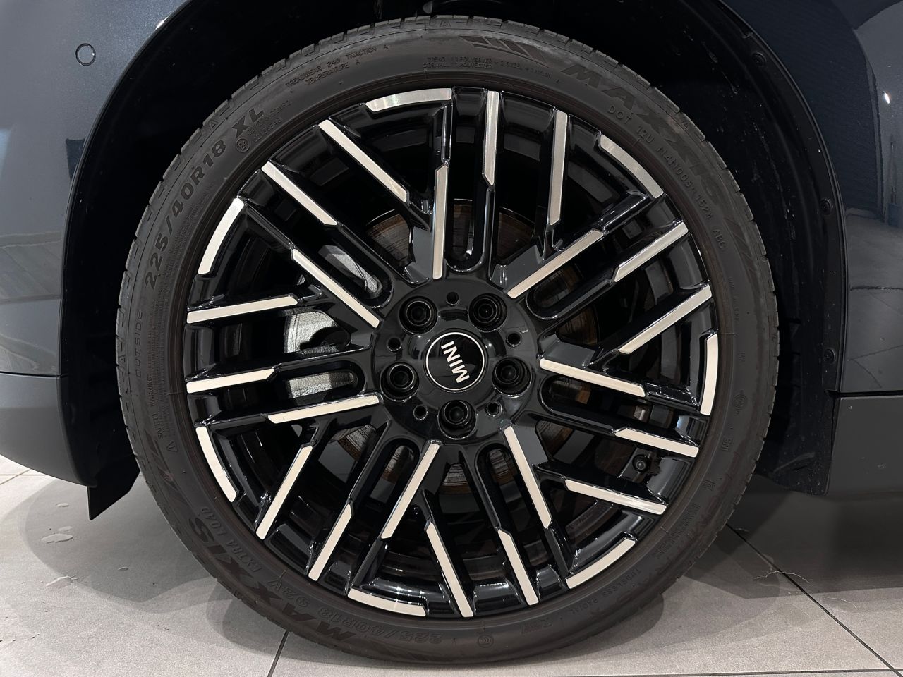 J01 MINI Cooper SE