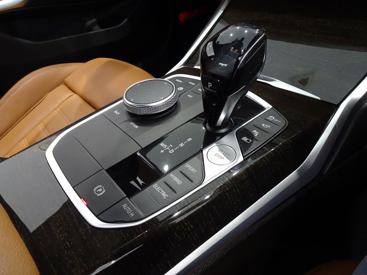 G20 330e Saloon RHD