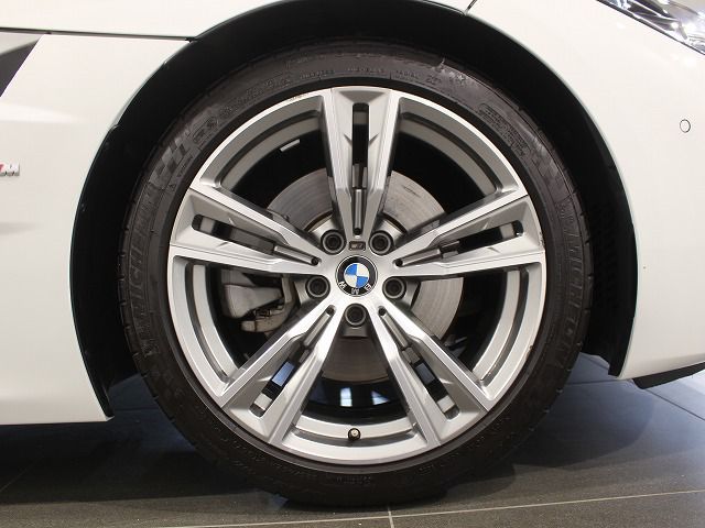 G29 z4 sDrive20i RHD