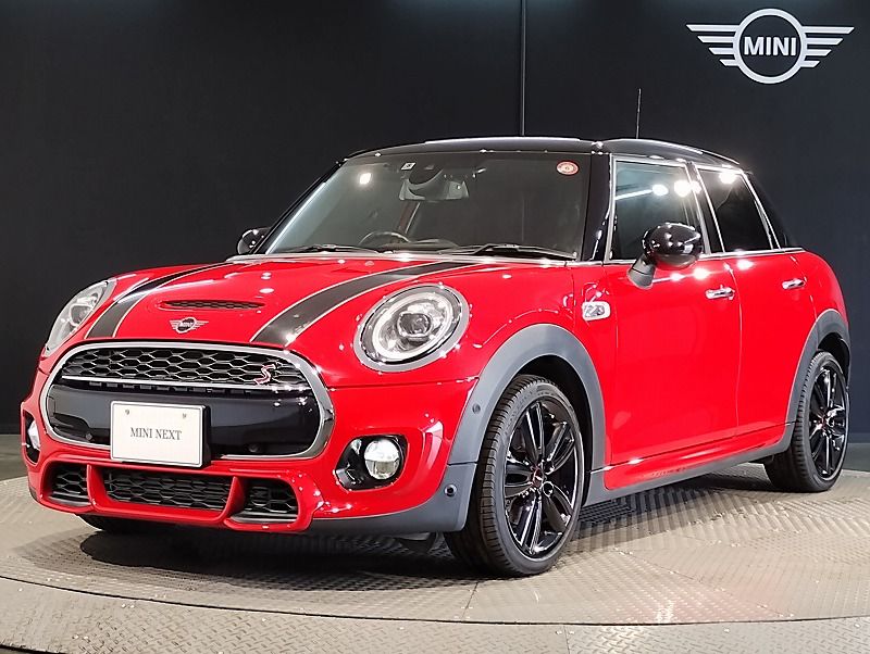 THE NEW MINI COOPER S 5 DOOR.