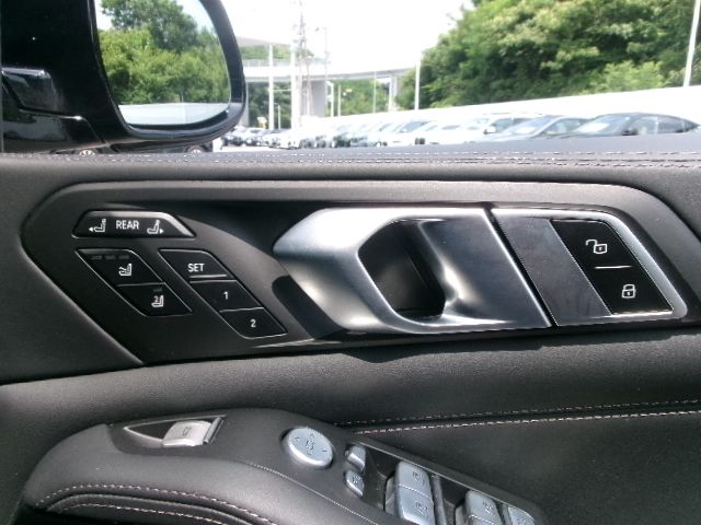 X7 xDrive40d RHD US