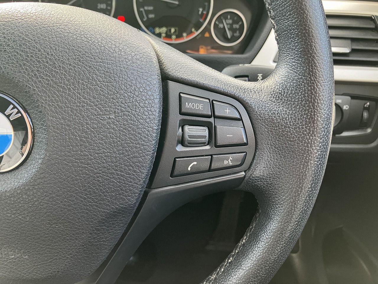 320I SEDAN RHD