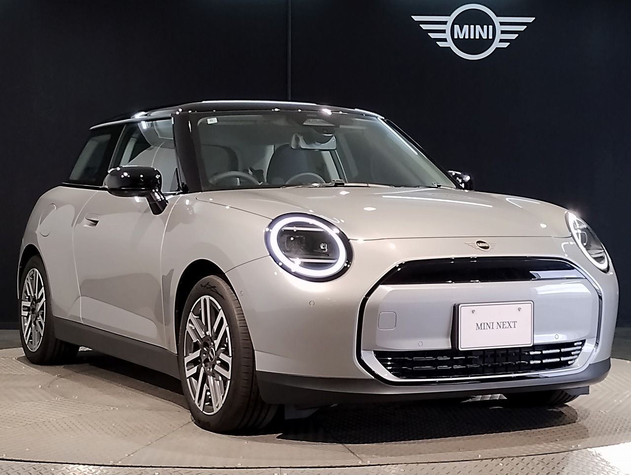 J01 MINI Cooper E