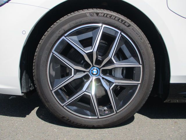 BMW i5 eDrive40 Sedan RHD