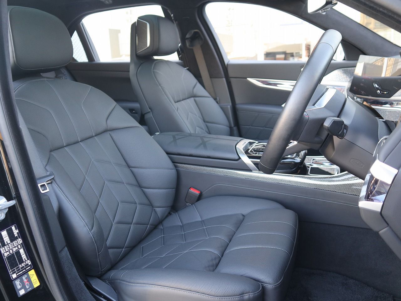 BMW i7 M70 xDrive Sedan RHD