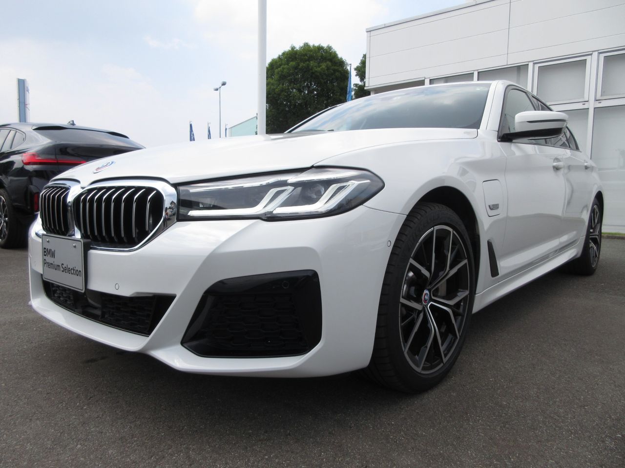 530e Sedan RHD