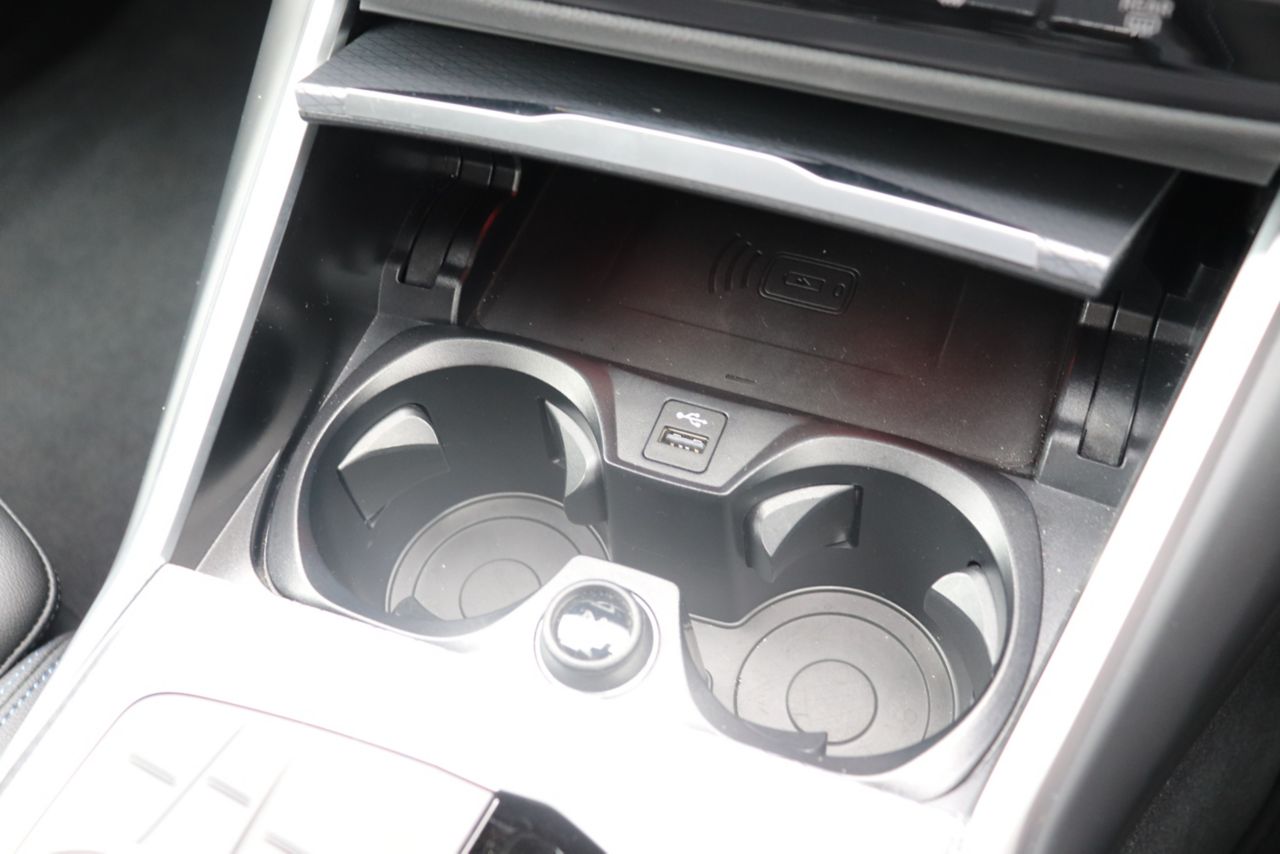 320d xDrive Berline RHD