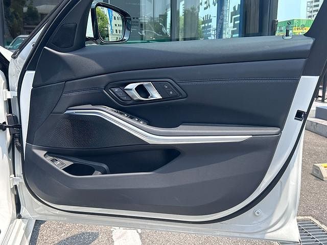320d xDrive Berline RHD
