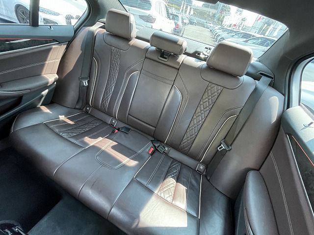 530e Sedan RHD