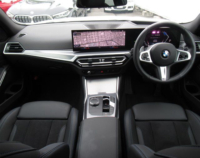 320d xDrive Berline RHD