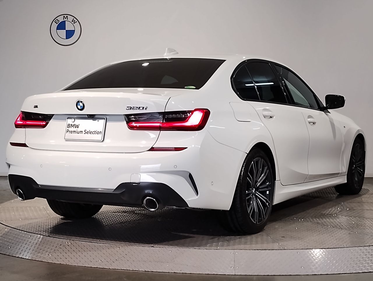 320i Sedan RHD