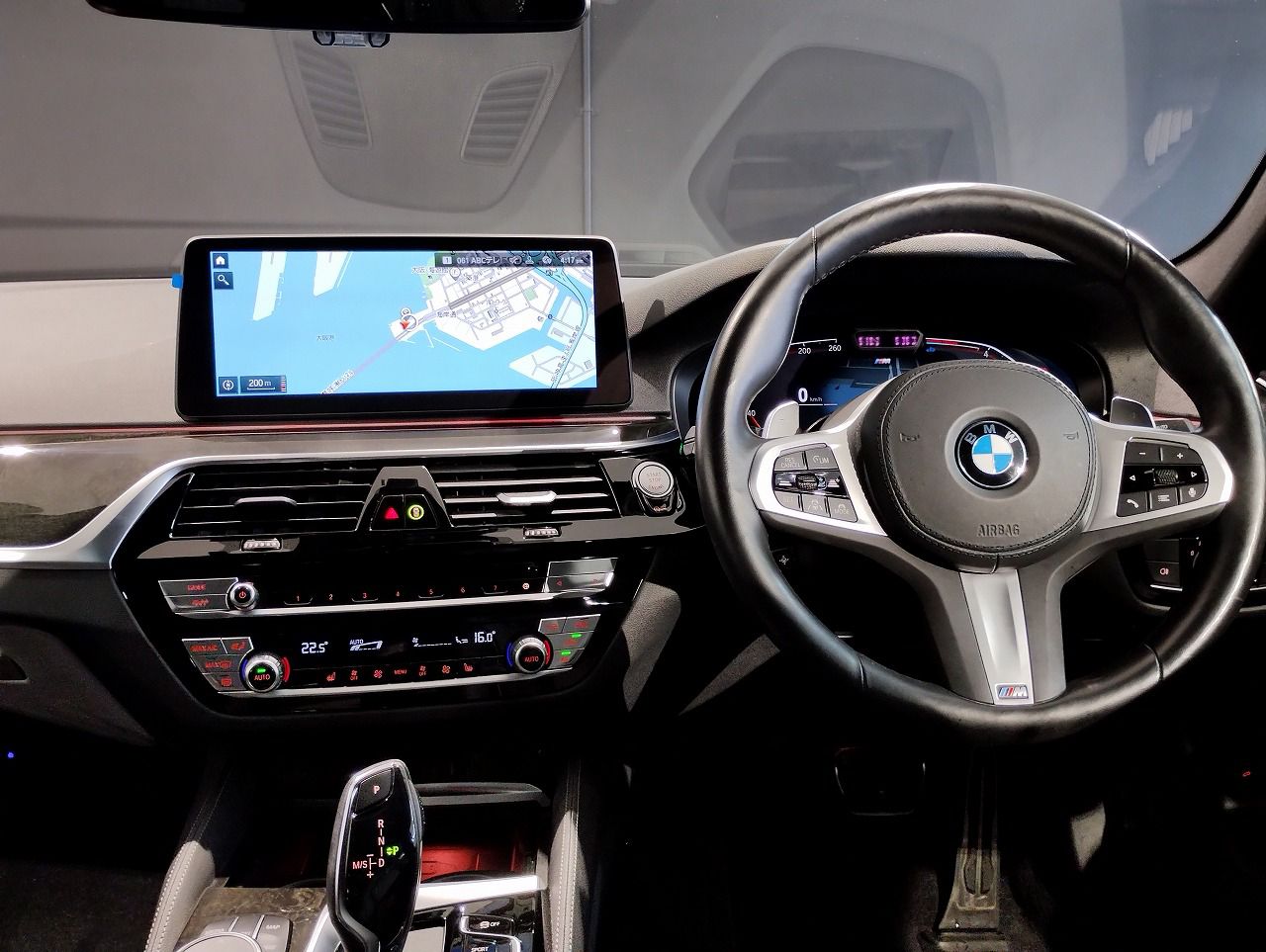 520d xDrive Sedan RHD