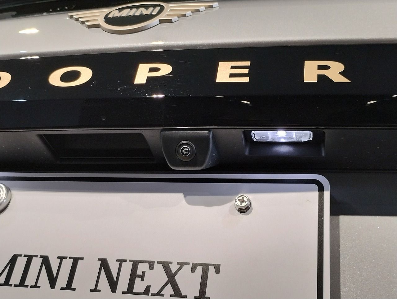 J01 MINI Cooper E
