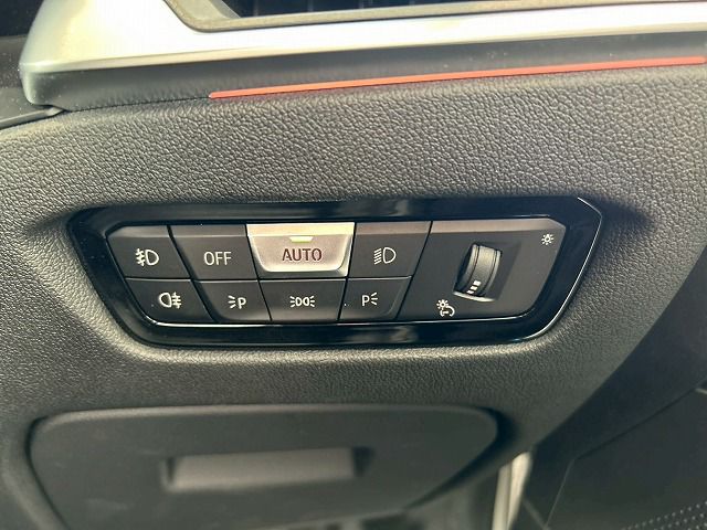 G20 320d xDrive RHD Saloon