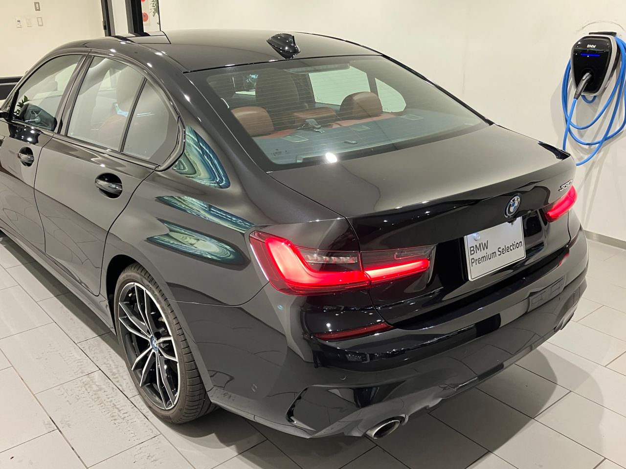 G20 330e Saloon RHD