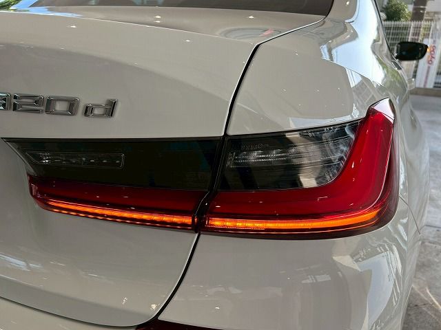 G20 320d xDrive RHD Saloon