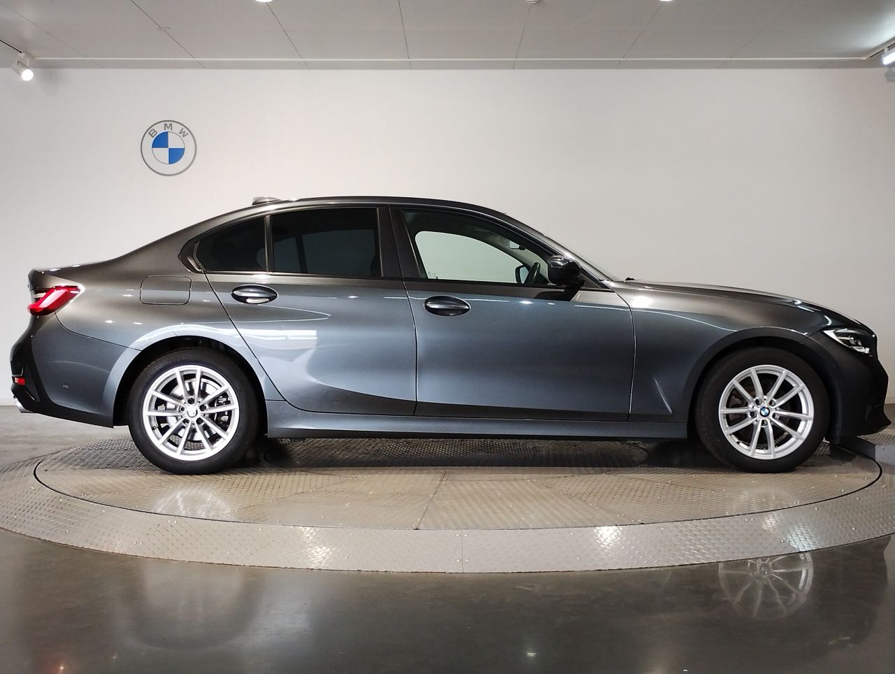 G20 320d xDrive RHD Saloon