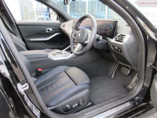 320d xDrive Berline RHD