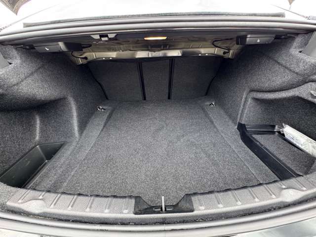 320D SEDAN RHD
