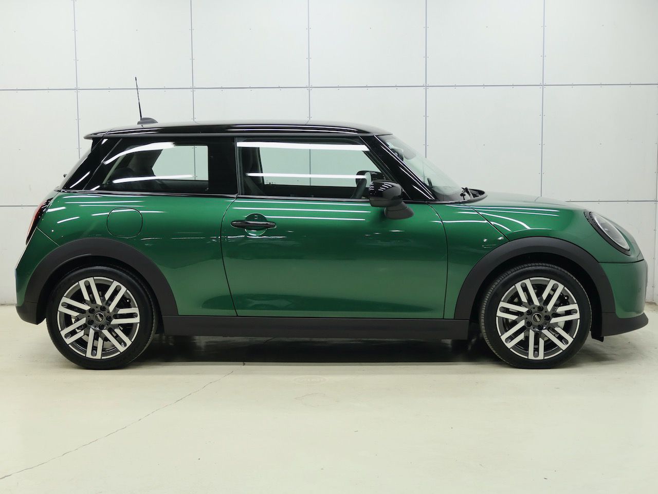 F66 MINI Cooper C 3Dr