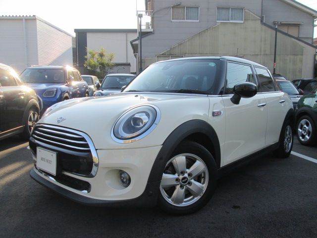 MINI COOPER 5 DOOR.