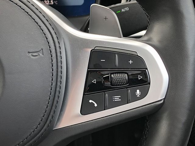 320i Sedan RHD