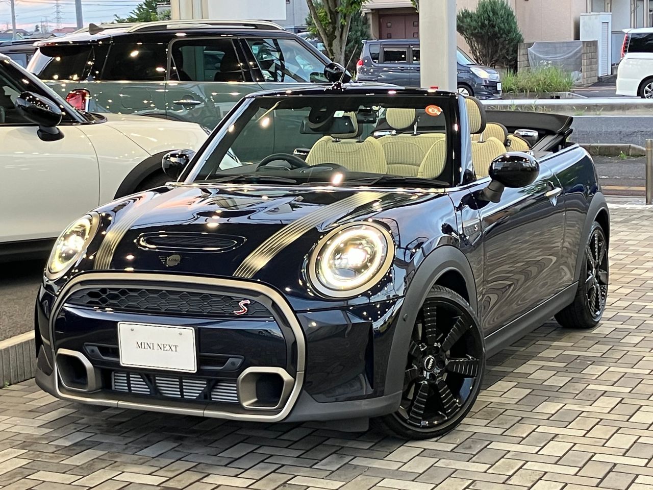 MINI COOPER S CONVERTIBLE. RESOLUTE EDITION.