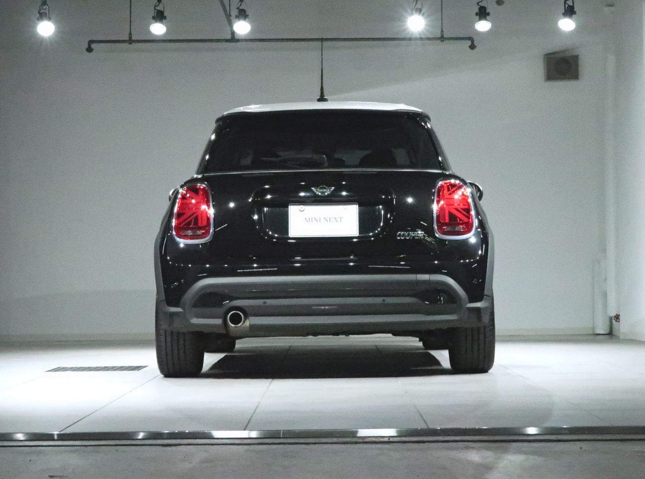 MINI Cooper F56 RHD