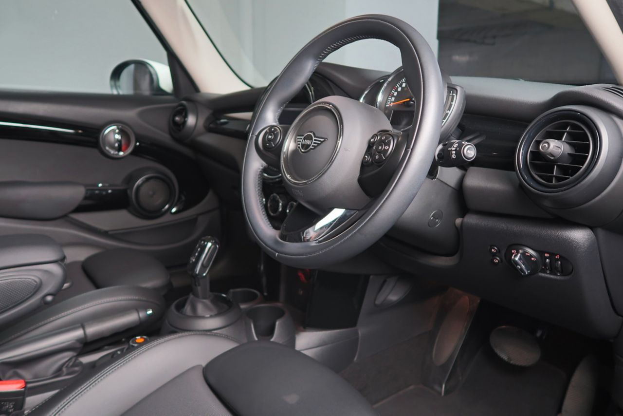 MINI F55 Cooper D 5dr Hatch LCI