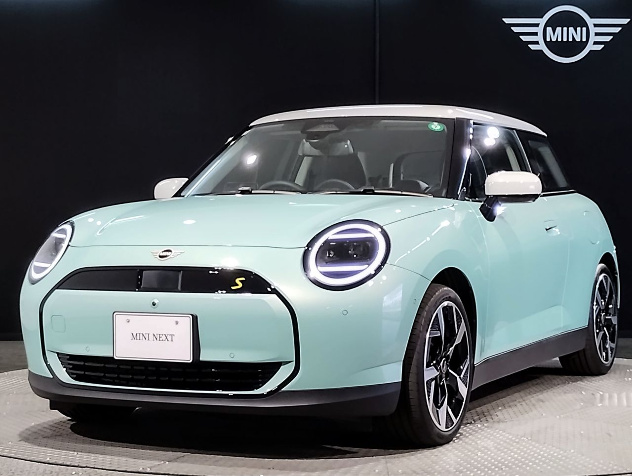 THE NEW ALL-ELECTRIC MINI COOPER SE