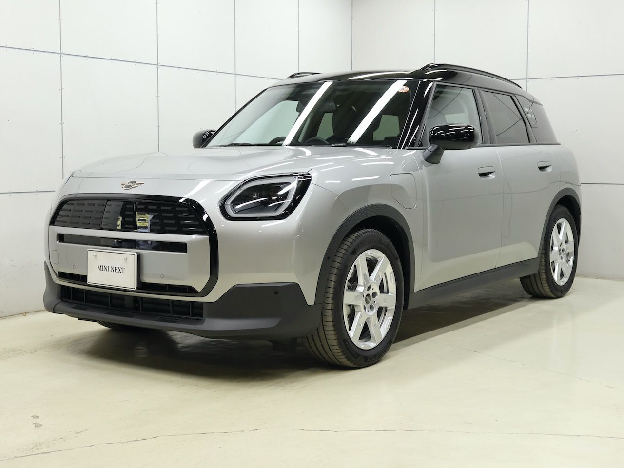 THE NEW ALL-ELECTRIC MINI COUNTRYMAN E