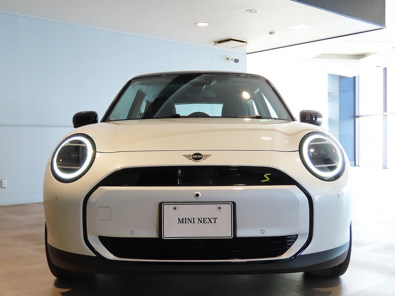 J01 MINI Cooper SE