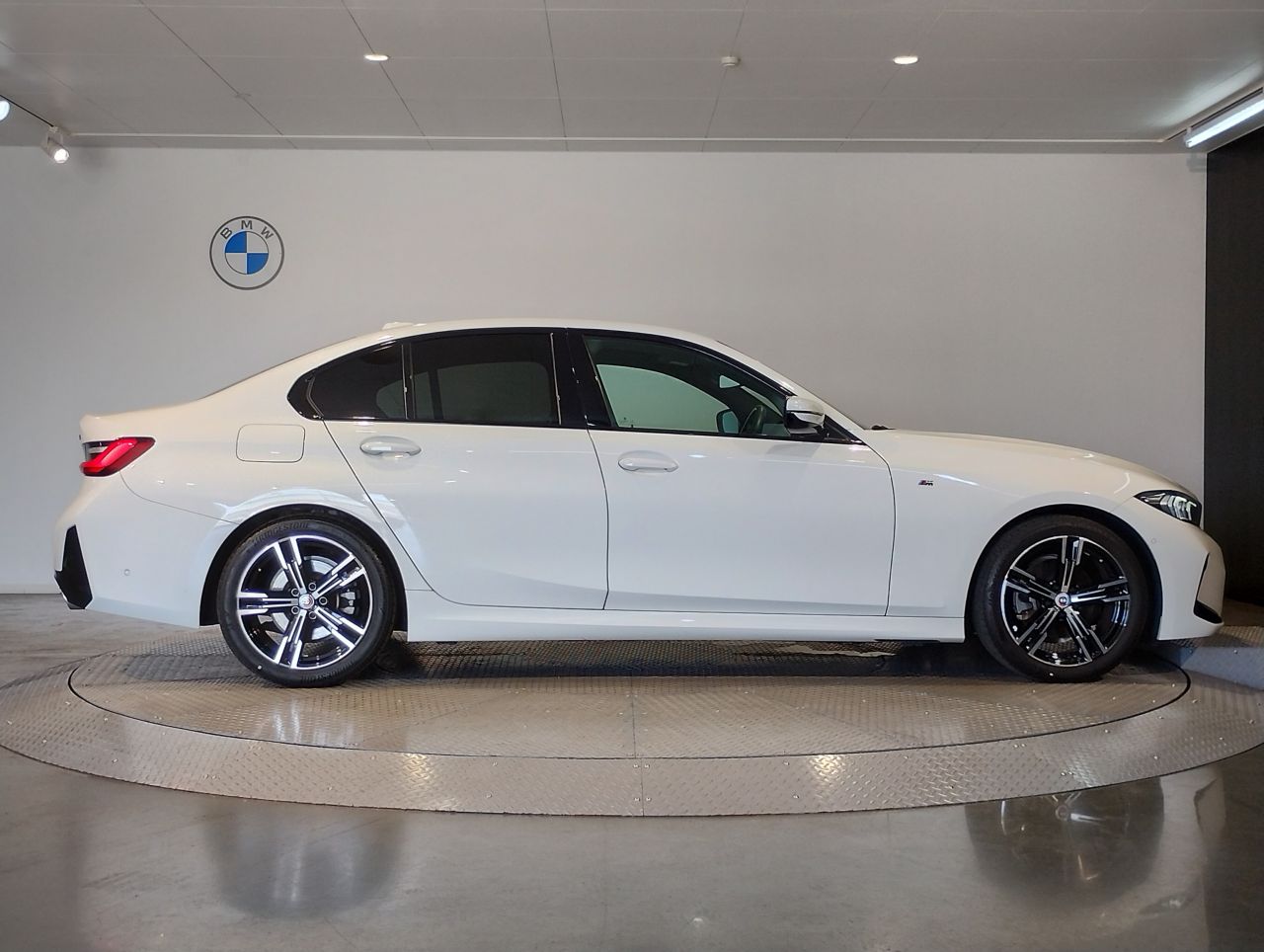 G20 320i Saloon LCI RHD MX