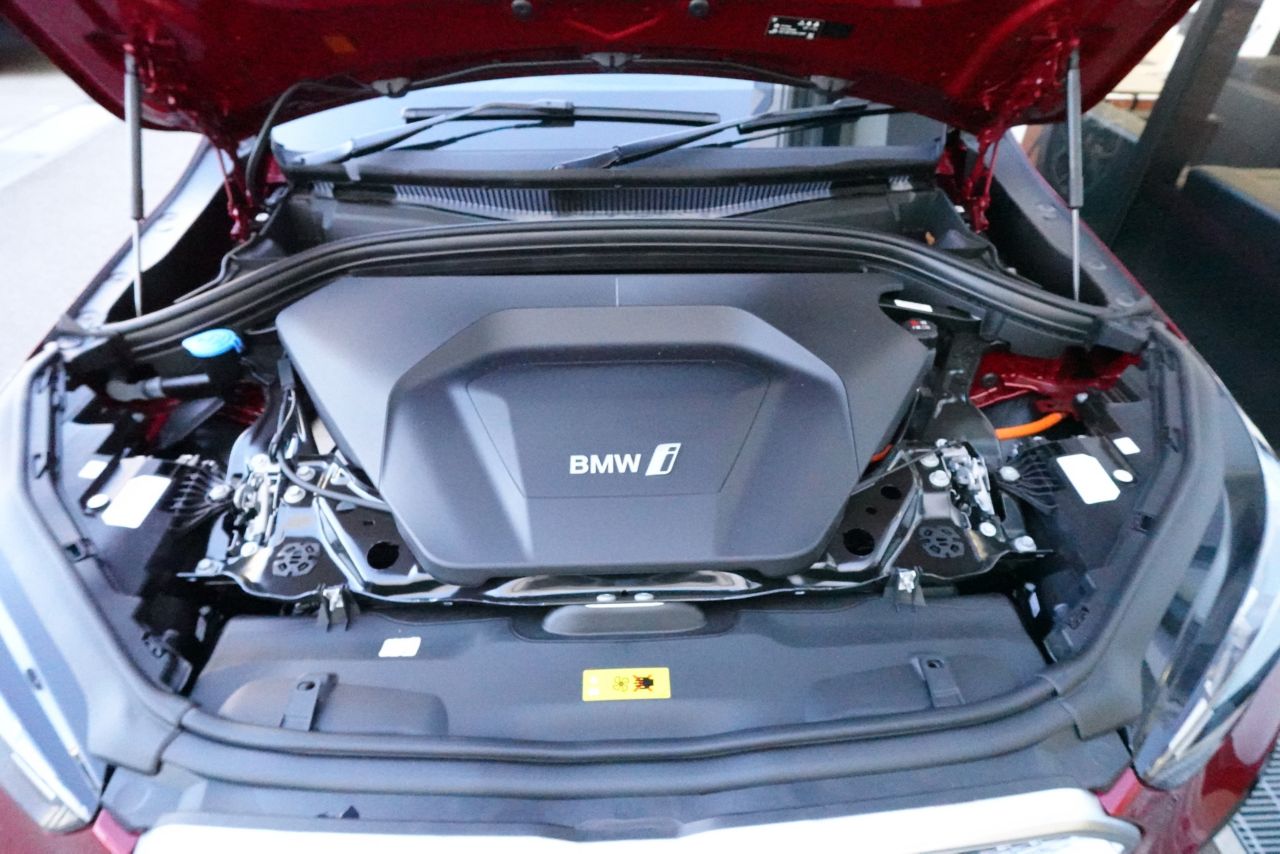 iX2 xDrive30 MSP