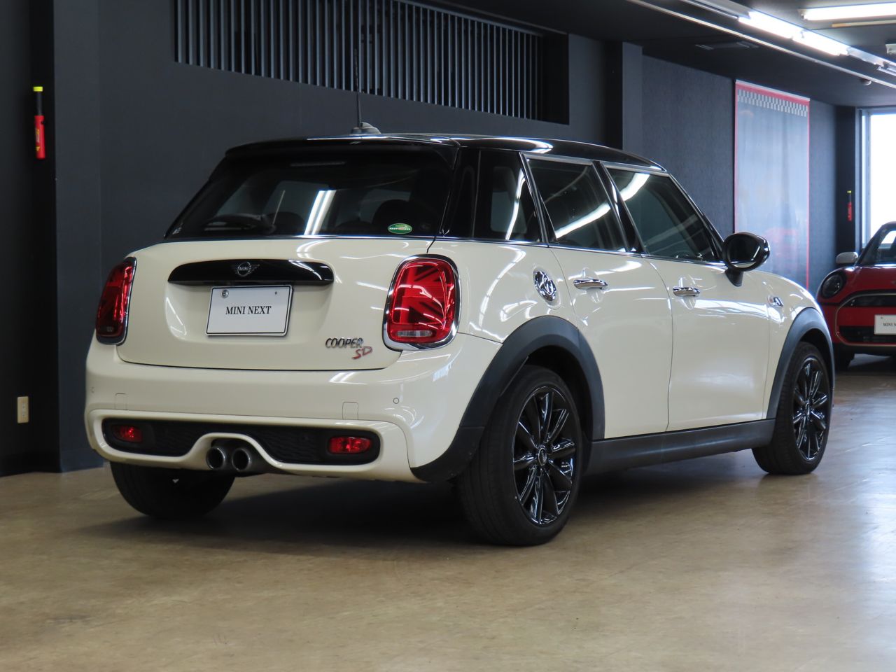 F55 COOPER S D(AT)