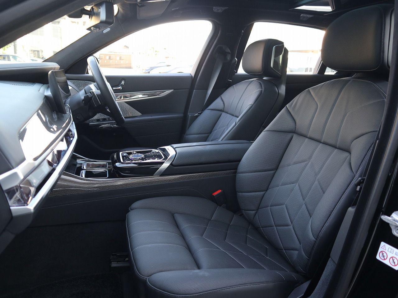 BMW i7 M70 xDrive Sedan RHD