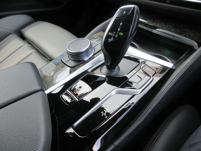 520d xDrive Sedan RHD