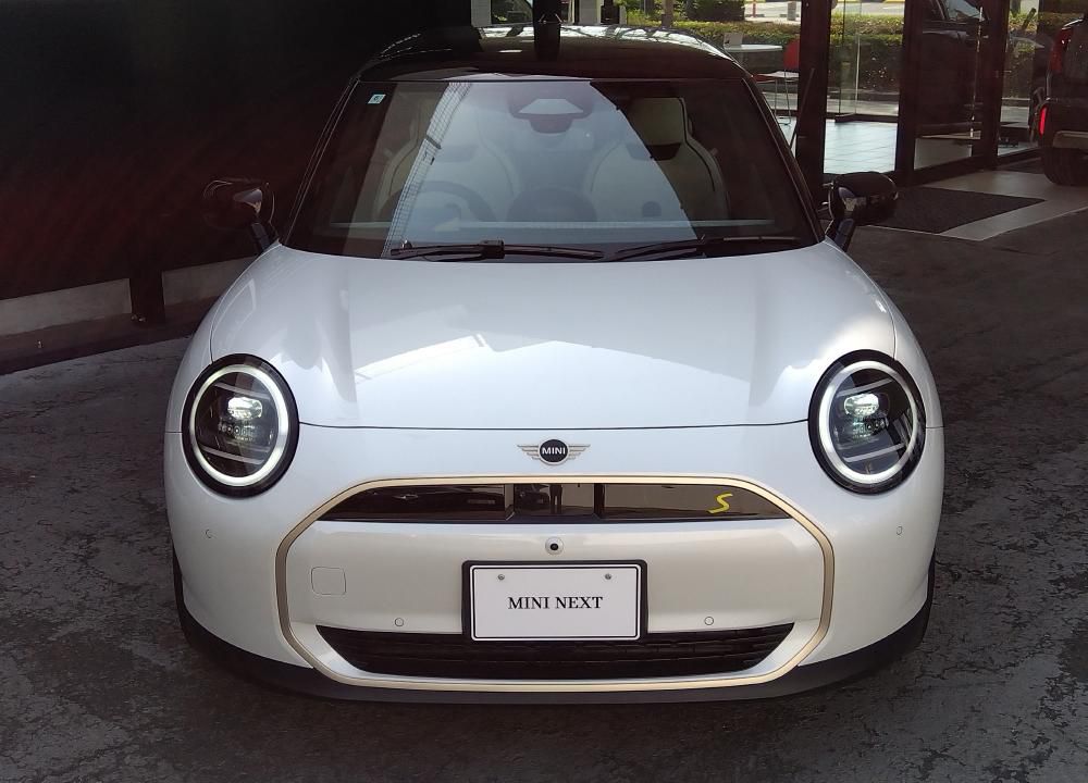 J01 MINI Cooper SE