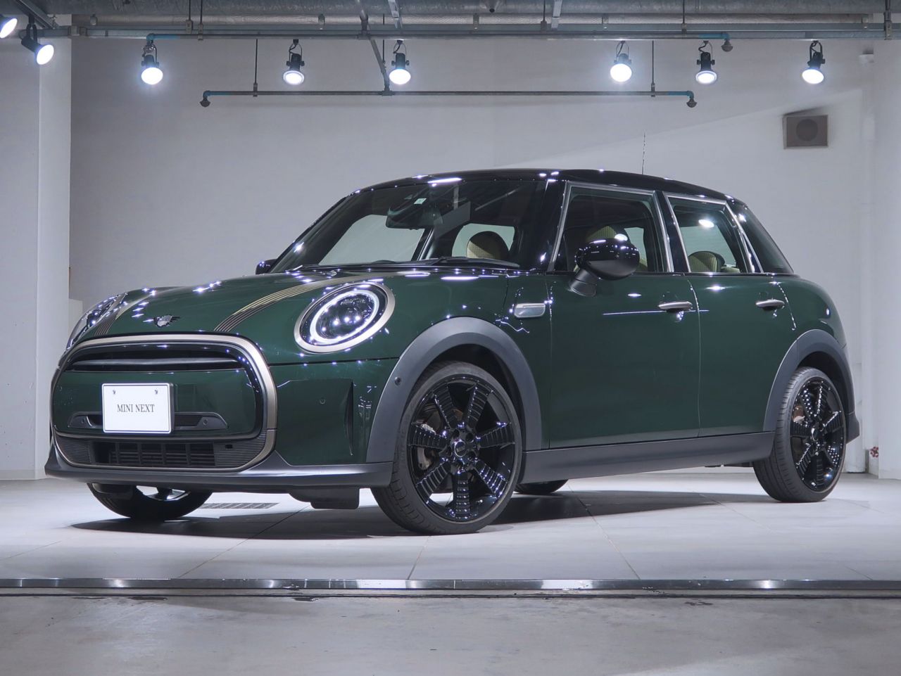MINI COOPER 5 DOOR RESOLUTE EDITION.