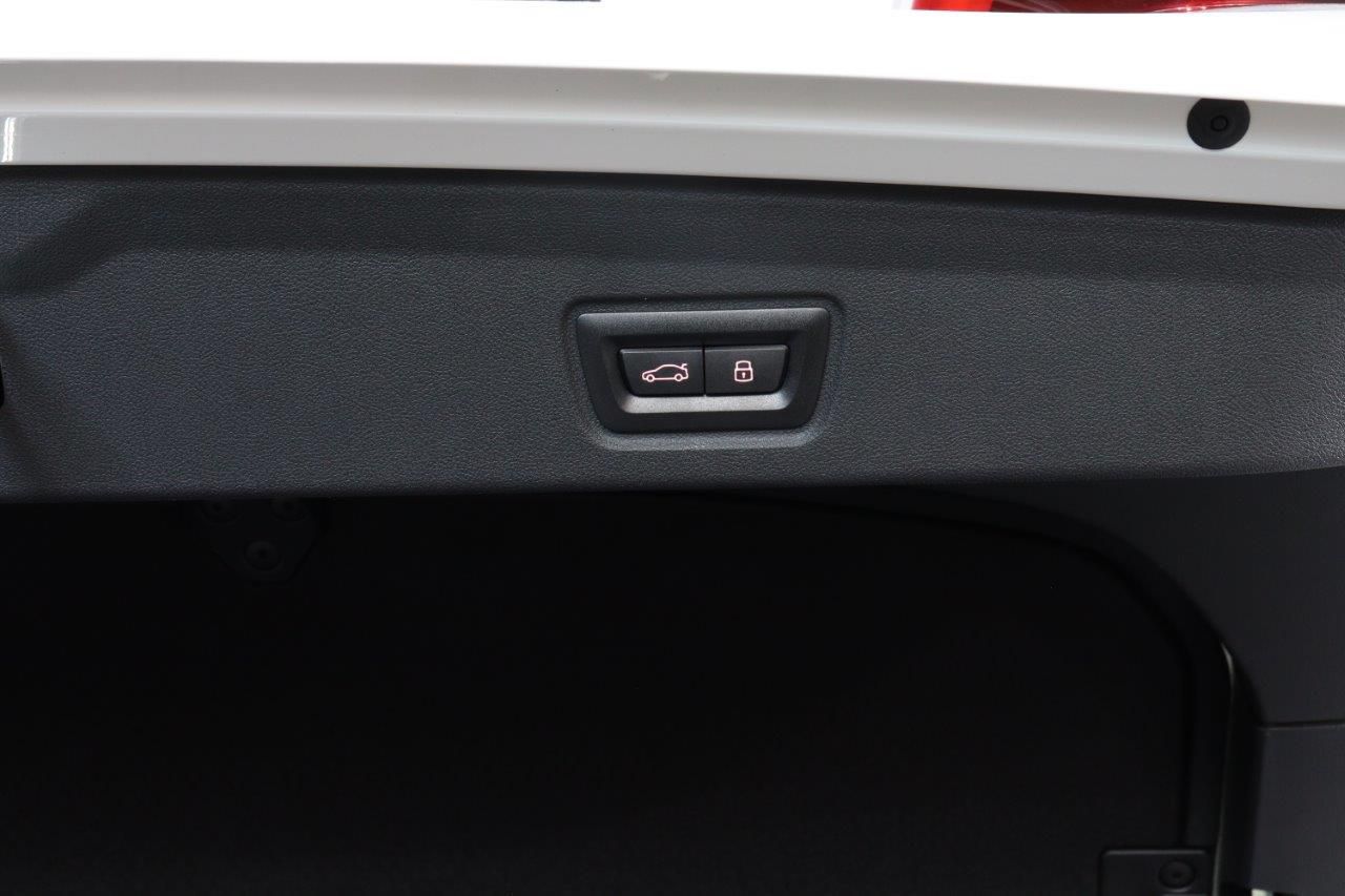 G** ***i G*** C**** ***