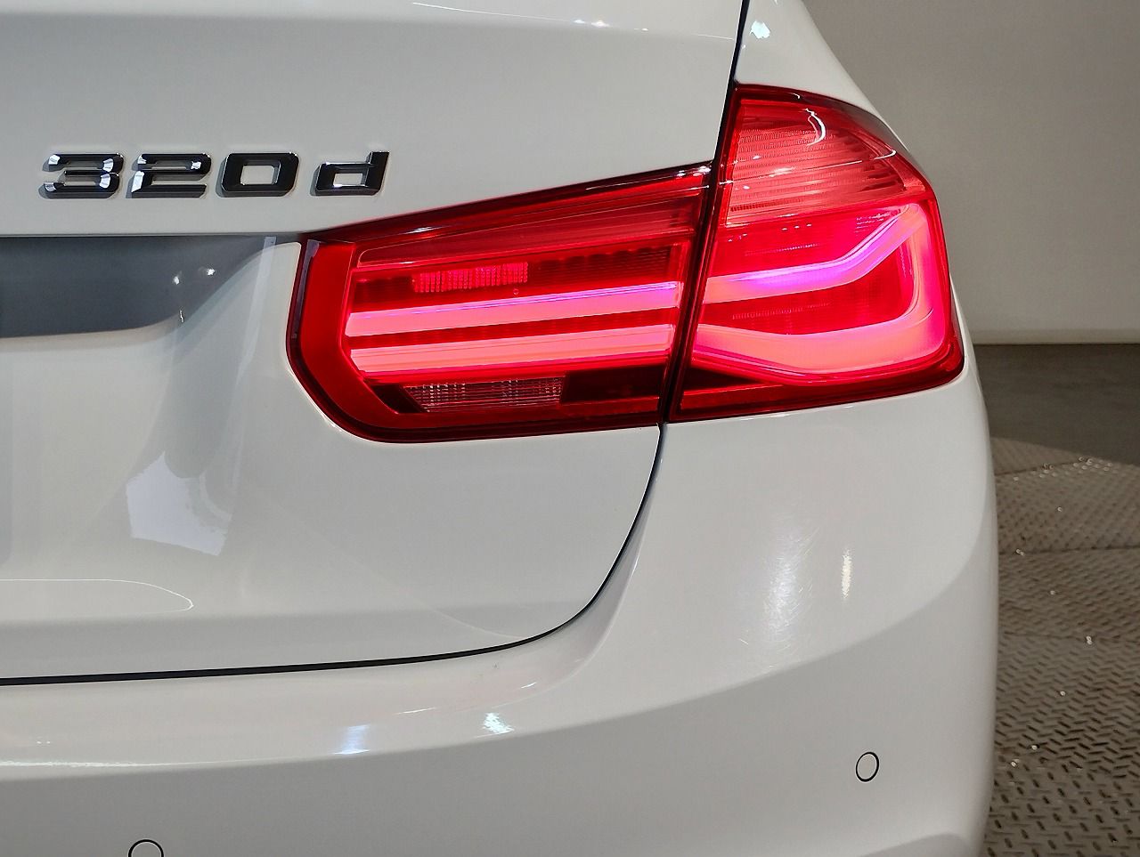 320D SEDAN RHD