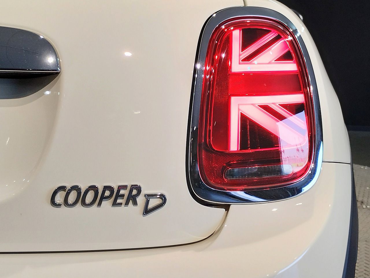 F56 COOPER D (AT)
