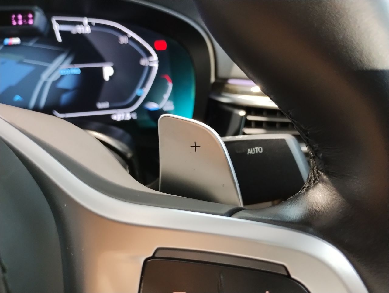 520d xDrive Sedan RHD